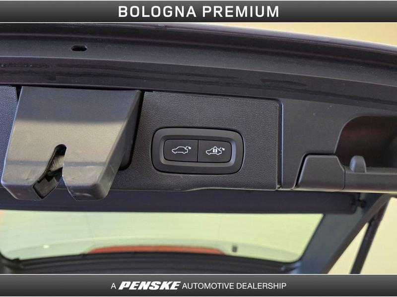 Volvo XC60 B4 (d) automatico Plus Dark