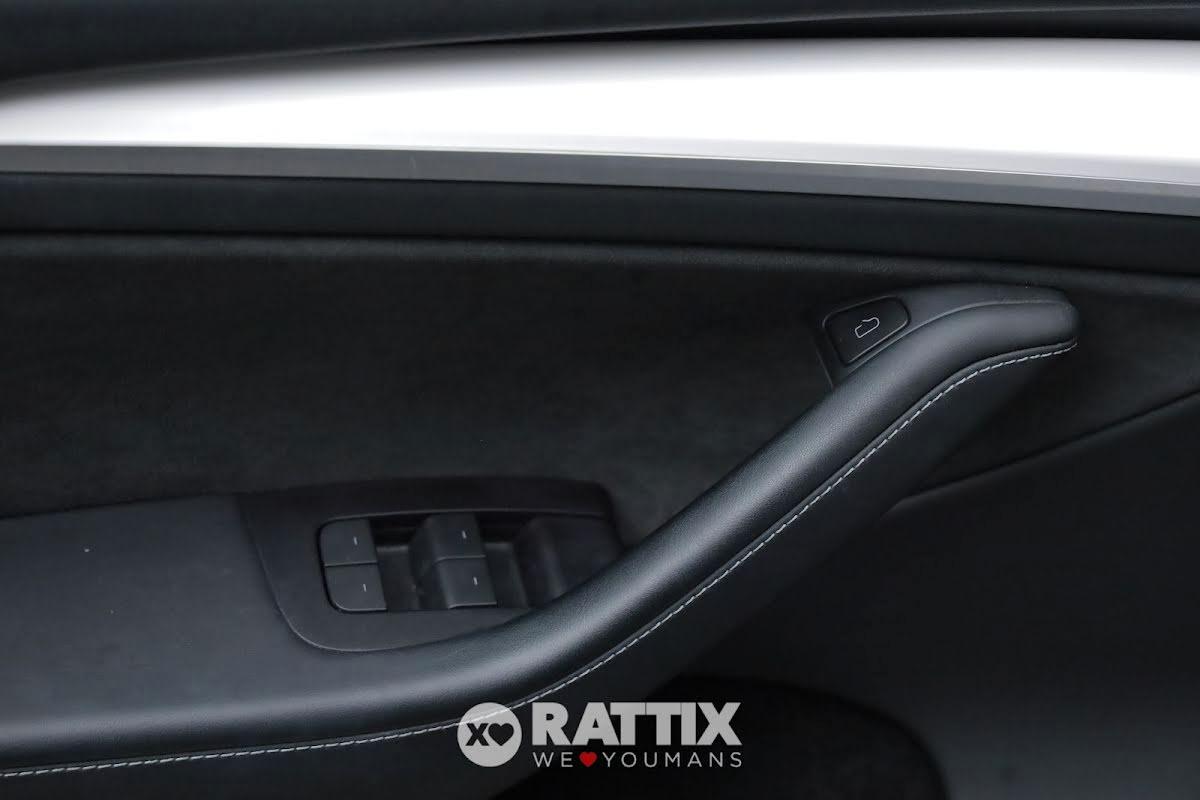 Tesla Model Y Single Motor rwd + tetto panoramico