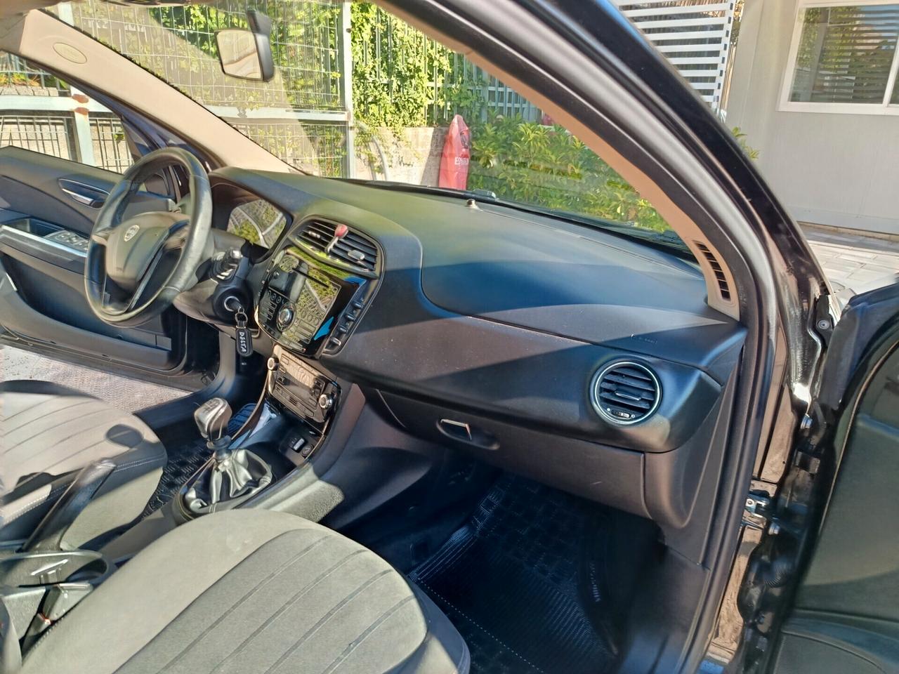 Lancia Delta 1.6 MJT DPF Gold