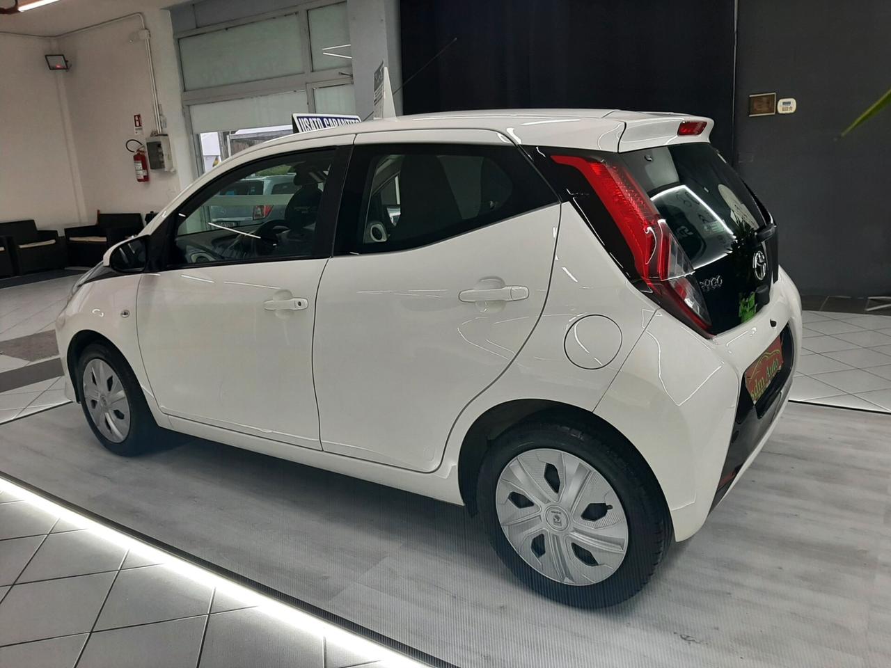 Toyota Aygo 1.0 VVT-i 69 CV 5 porte x-business