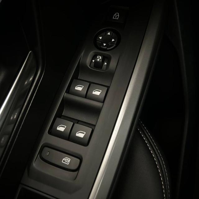 PEUGEOT 5008 Hybrid 145 e-DCS6 Allure