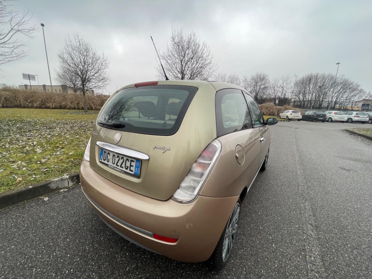 Lancia Ypsilon 1.3 MJT 90 CV Blue&Me