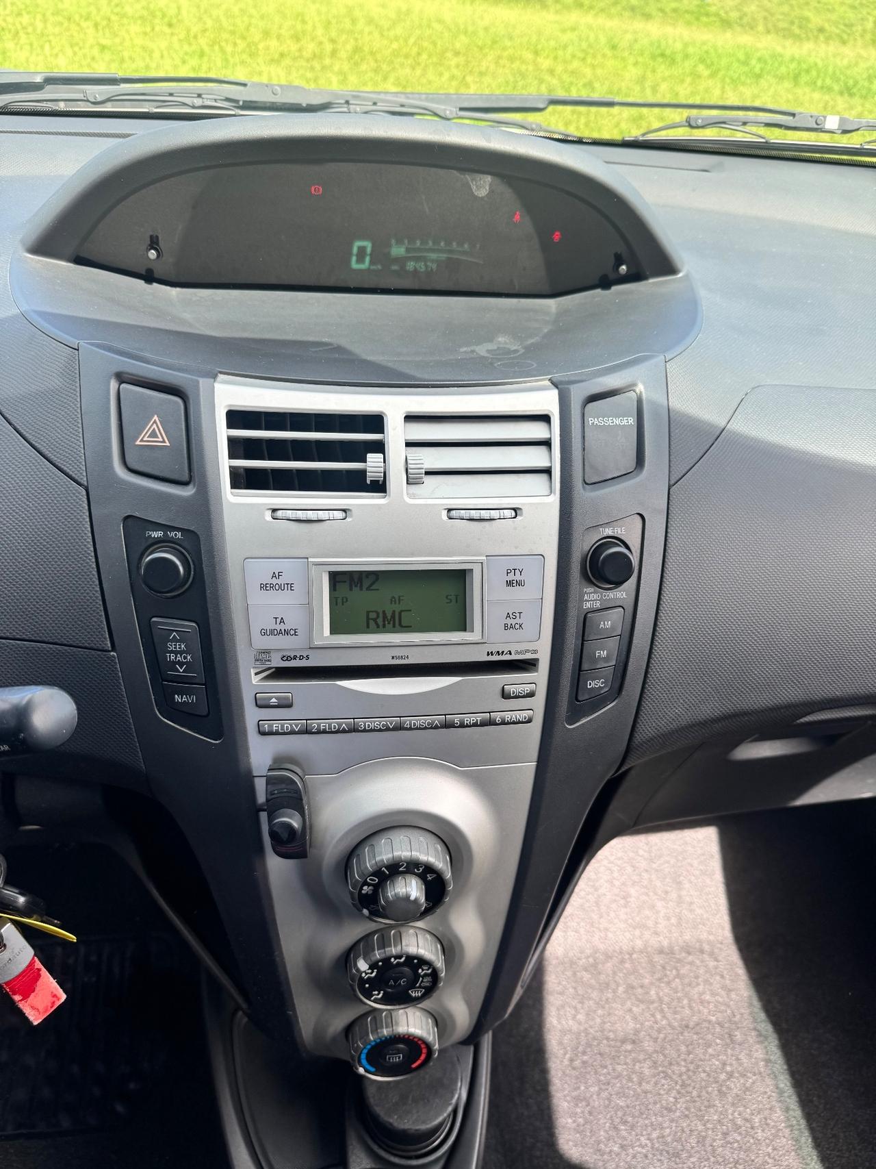 Toyota Yaris 1.0 5 porte Neopatentati