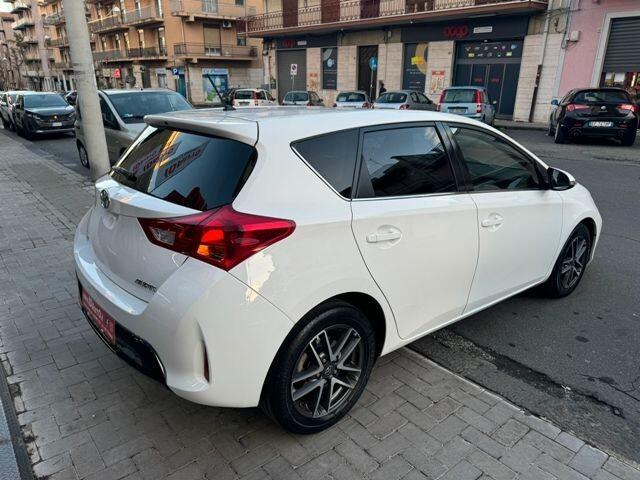 Toyota Auris 1.4 D-4D Lounge