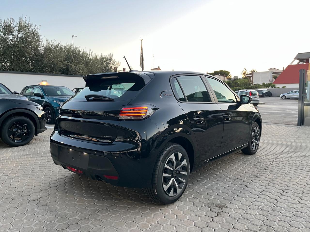 Peugeot 208 Hybrid 110 e-DCS6 Style Km0