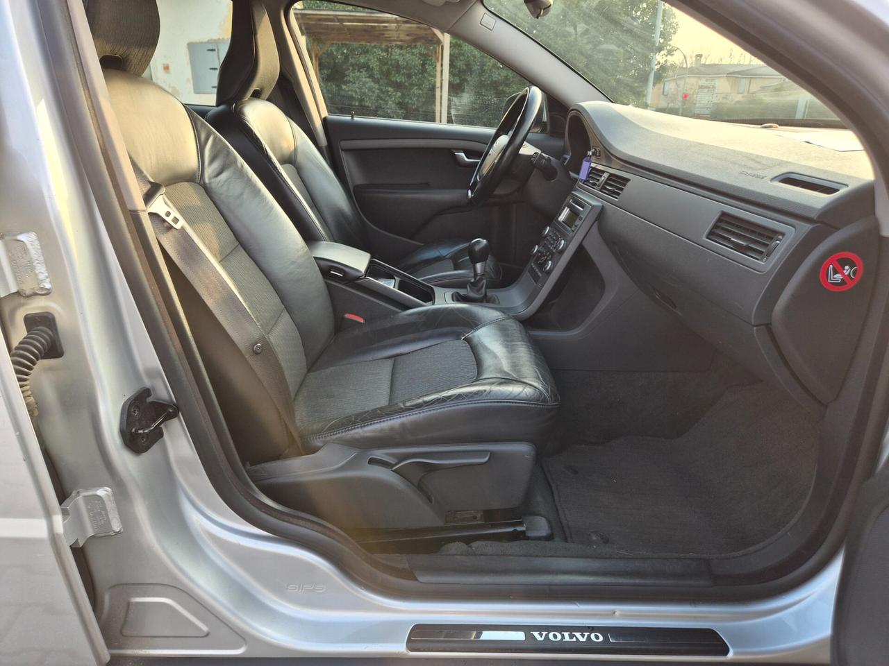 Volvo V70 D5 R-design