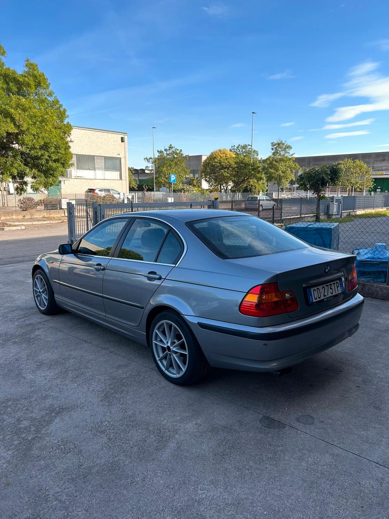 Bmw 320 320i (2.2) cat 4 porte Attiva