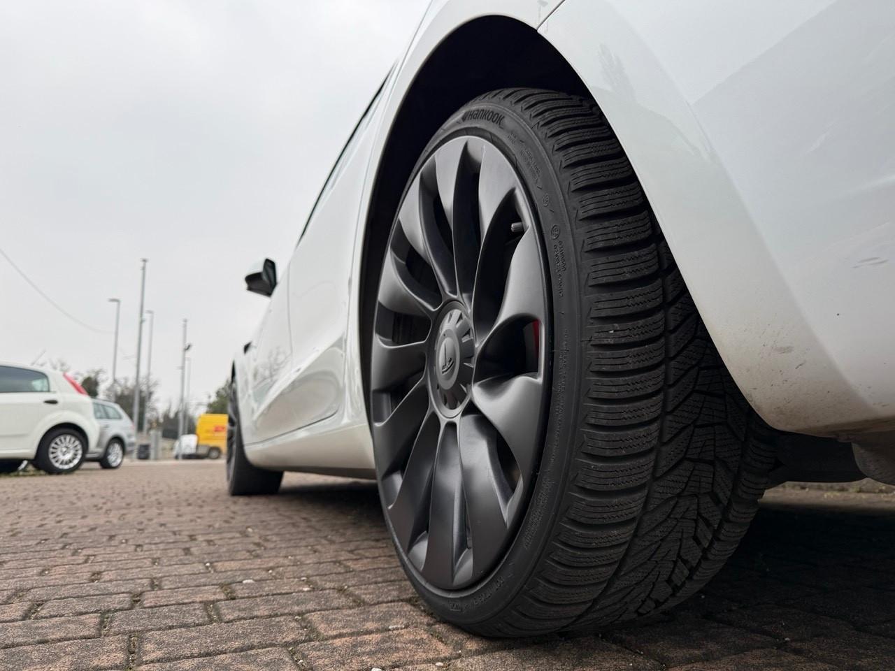 Tesla Model 3 Long Range Performance 2023