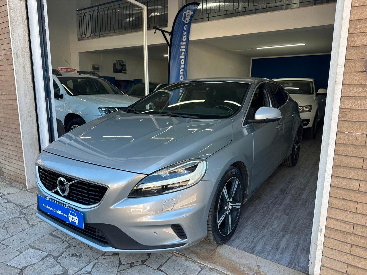 Volvo V40 2.0 d4 R-design Momentum 190cv geartronic my17