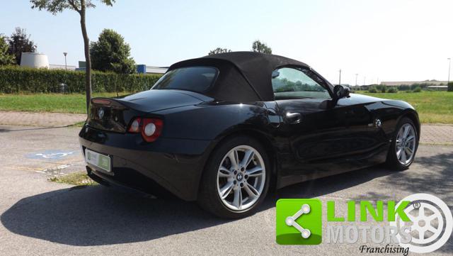 BMW Z4 ( E85 ) 2.2i roadster con interni in pelle rossa