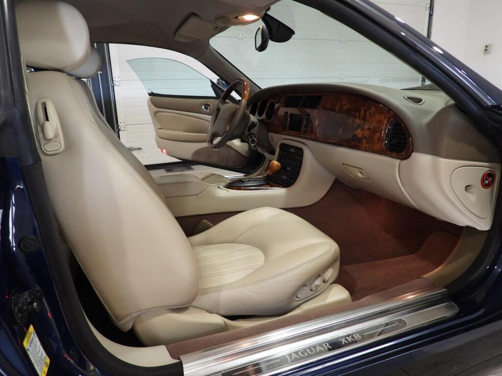 Jaguar XK8 Coupe 4.0
