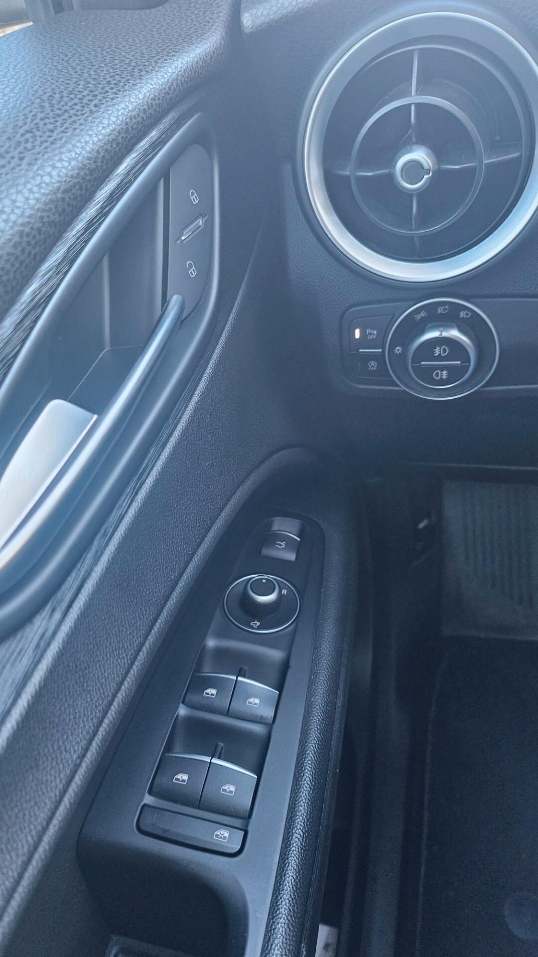 Alfa Romeo Stelvio 2.2 Turbodiesel 160 CV AT8 RWD