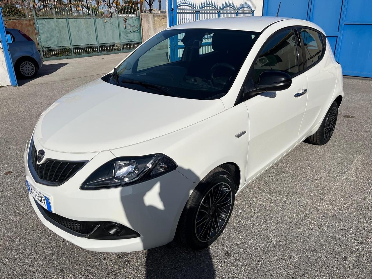 Lancia y 1.0 hybrid- 69 cv -km 69000-06/2022