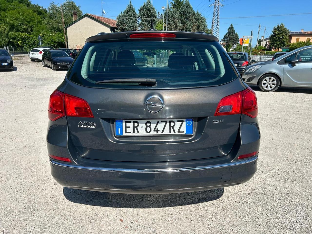 OPEL ASTRA 1.7CDTI 110CV COSMO UNICO TOP NEOPAT.