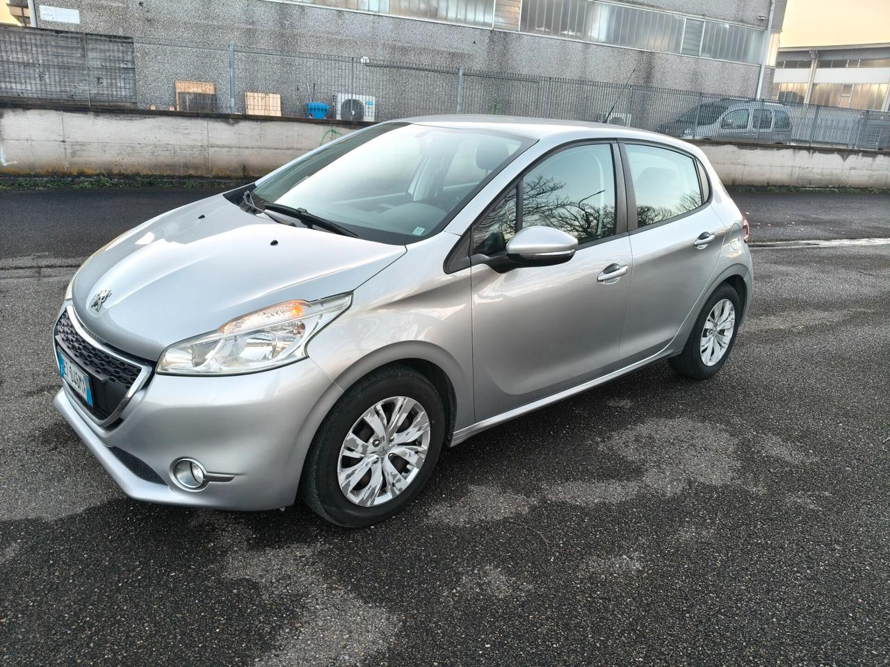Peugeot 208 1.2 5 porte 2014 SOLO 137.000 KM