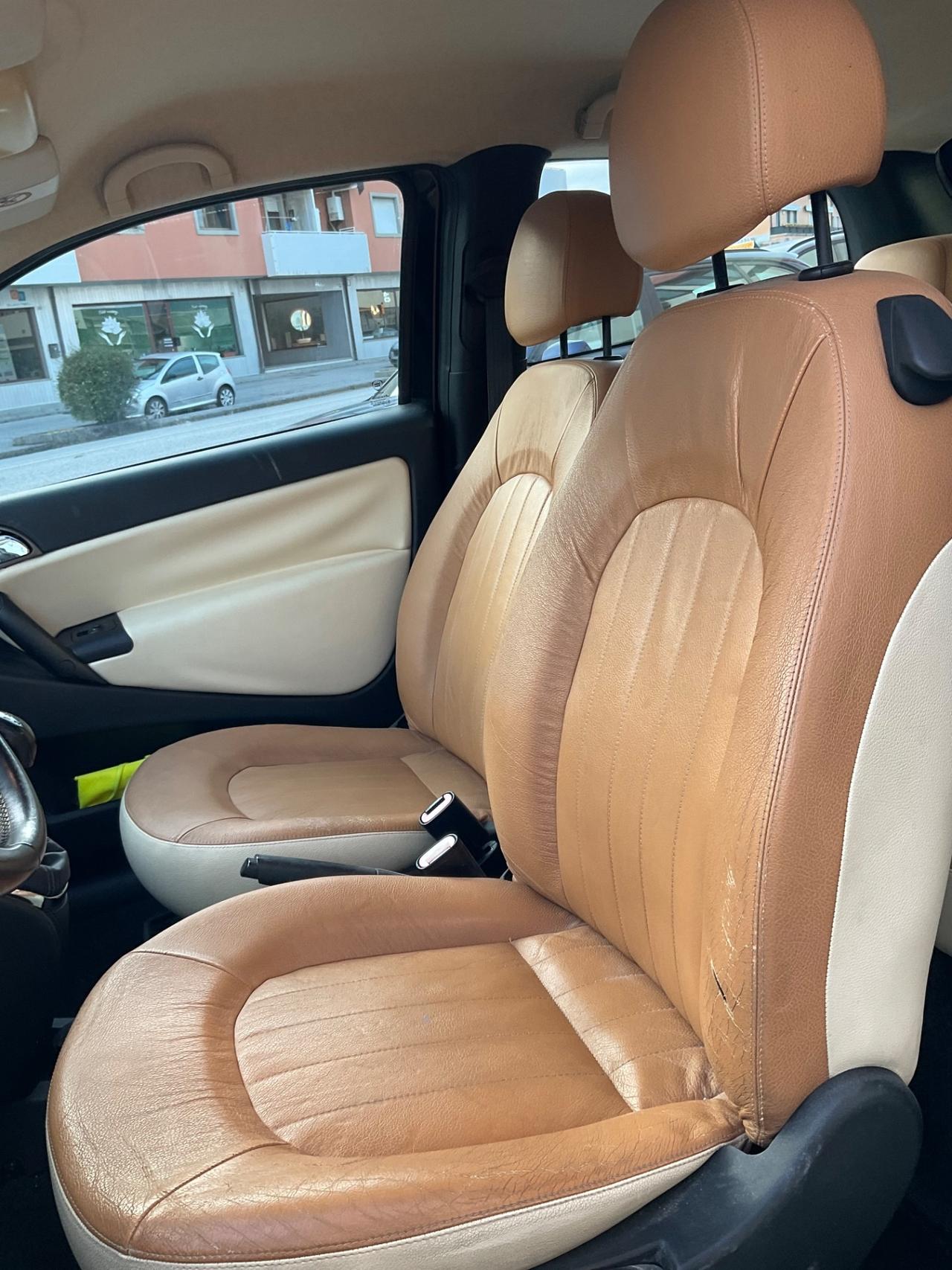 Lancia Ypsilon 1.2 16V Platino