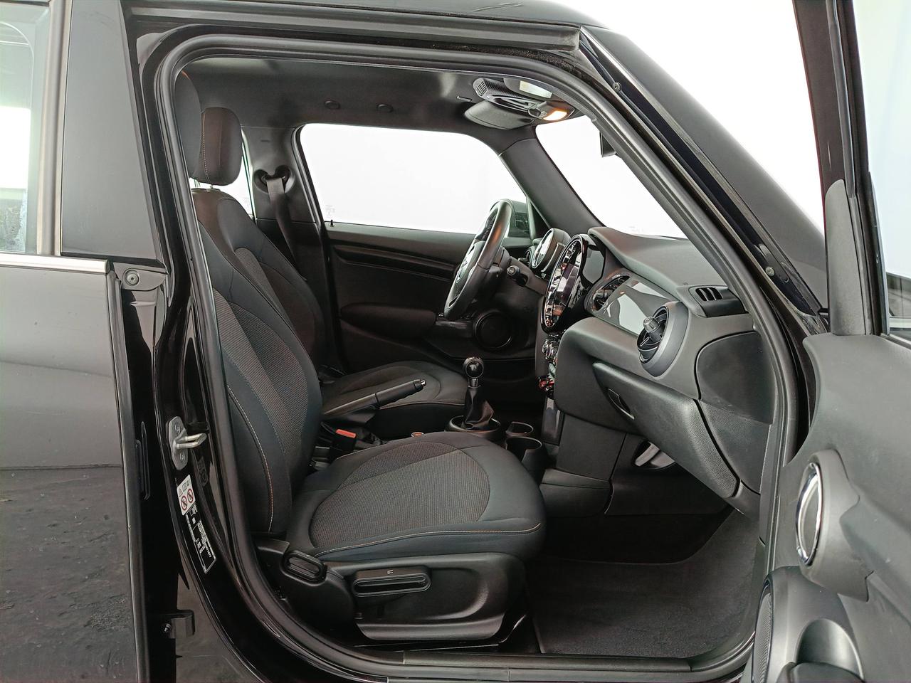 MINI Mini IV F55 2021 5p - Mini 5p 1.5 One Essential 75cv
