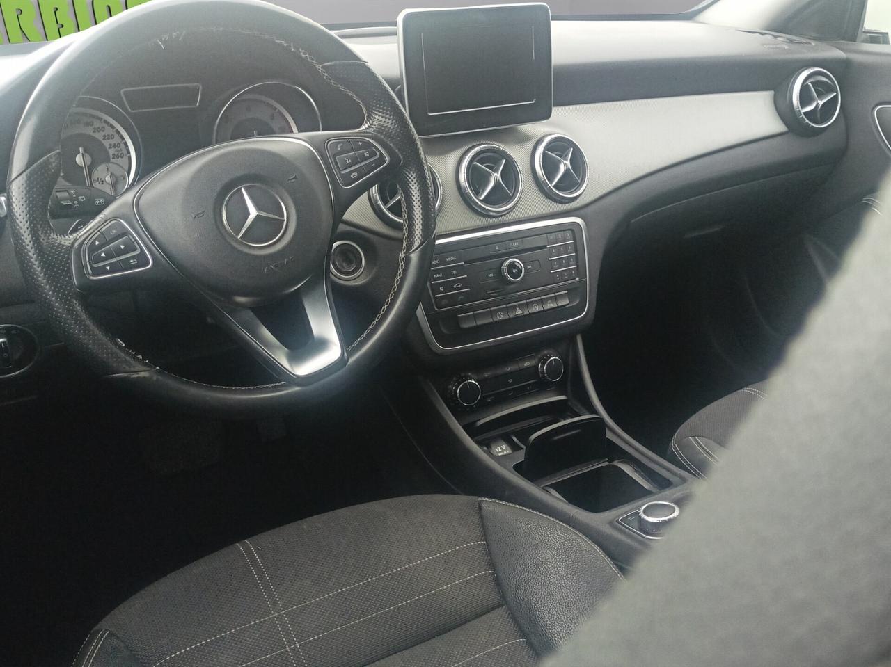 Mercedes-benz CLA 200 d Business