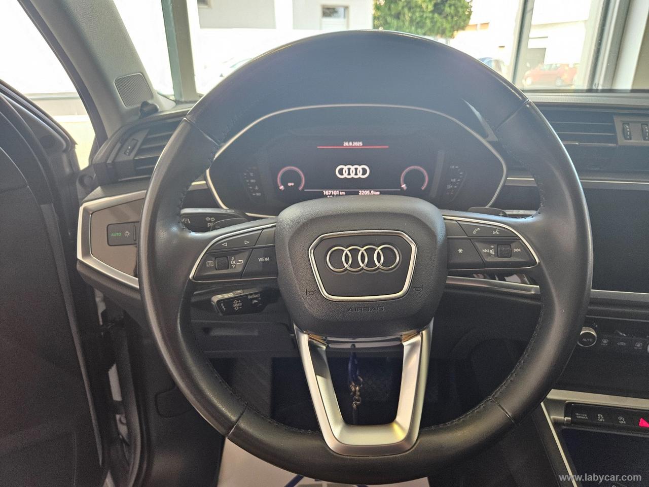 AUDI Q3 35 TDI S tronic Business Advanced