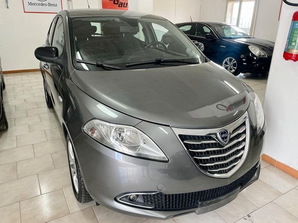 Lancia Ypsilon 1.2 69 CV 5 porte S&S Silver