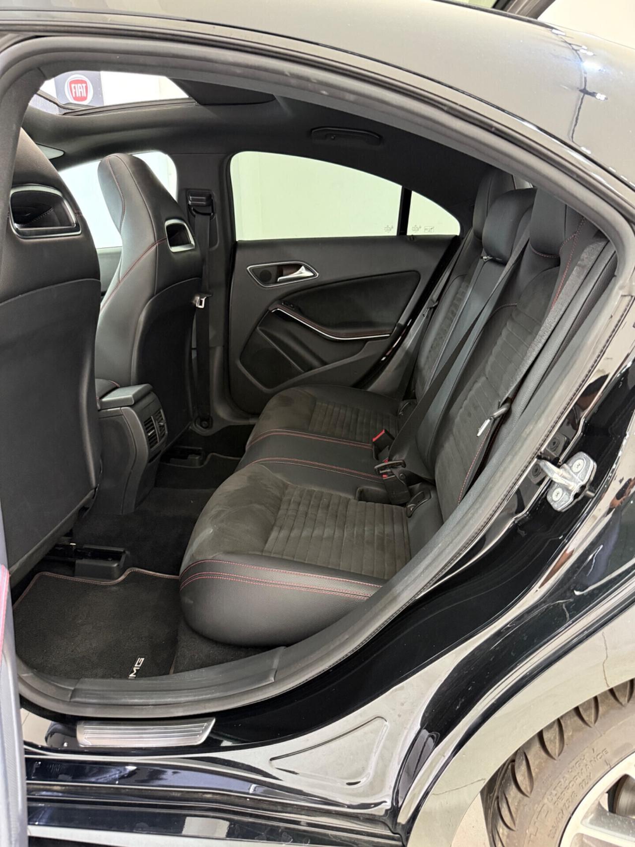 CLA 220 D AUTOMATIC PREMIUM TOTAL BLACK