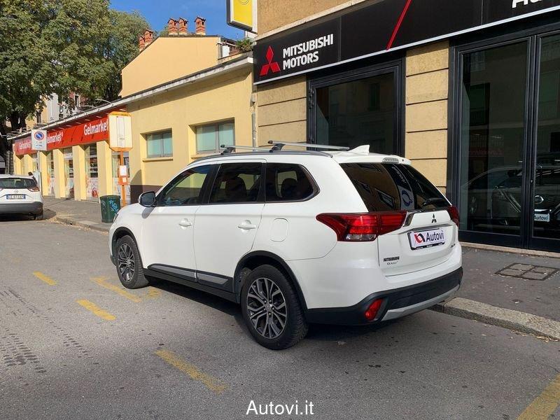 Mitsubishi Outlander Outlander 2.2 DI-D 4WD Instyle Plus SDA 7 posti (PROMO)