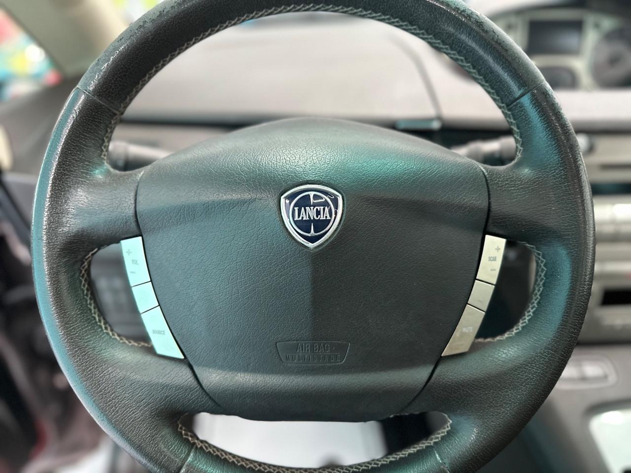 Lancia MUSA 1.3 Mjet cambio automatico NUOVO/tetto pano