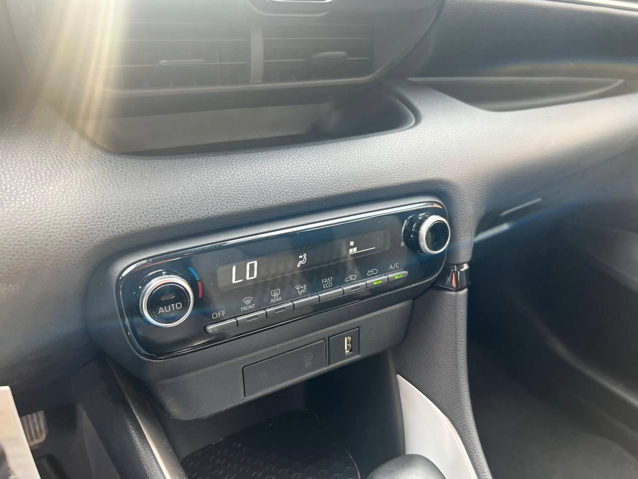 Toyota Yaris 1.5 Hybrid 5 porte Automatica Neopatentati