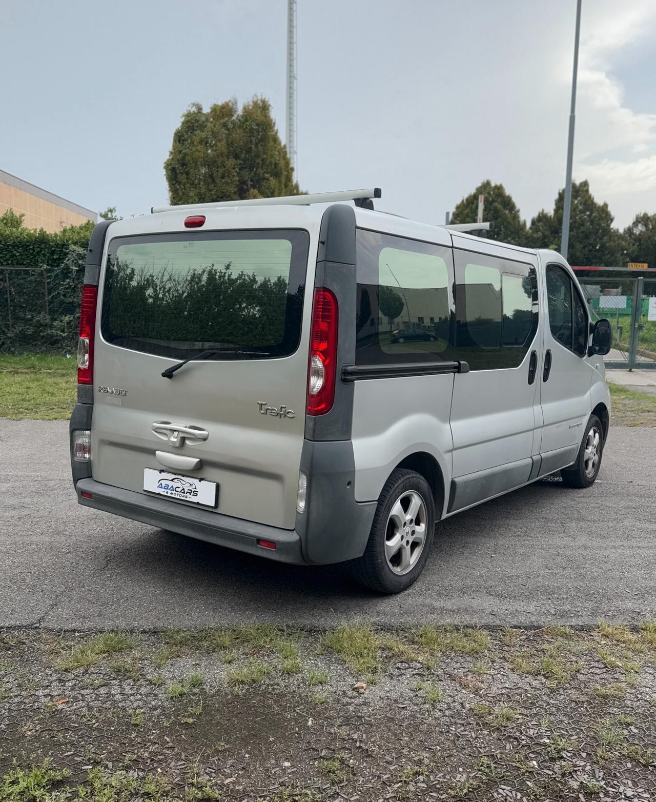 Renault Trafic 9 Posti (Patente B)UNICO Proprietario 145.000 km