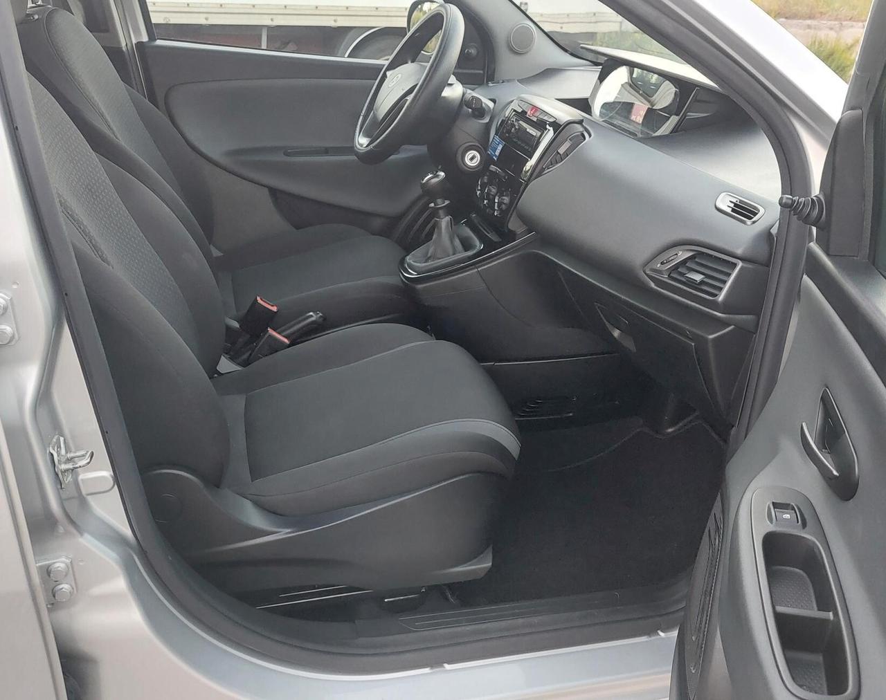 LANCIA YPSILON 1.2-UNICO PROPRIETARIO-NEOPATENTATI