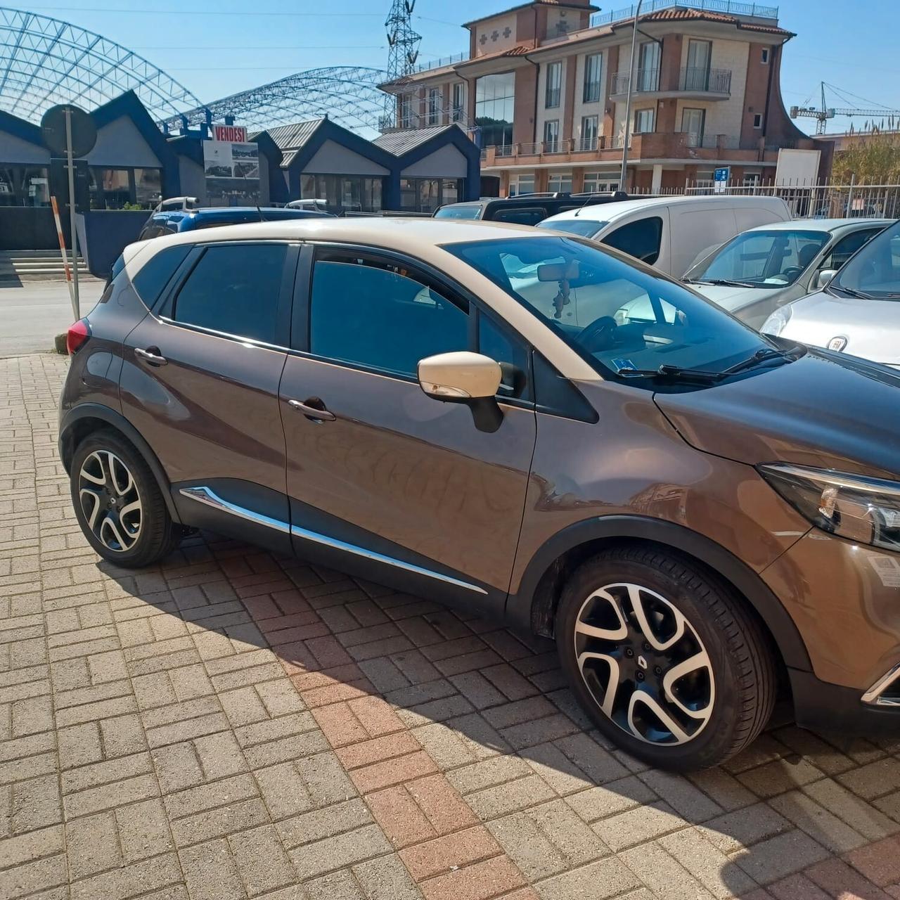 TENUTA IN MODO MANIACALE SEMPRE IN GARAGE CAPTUR 1.5