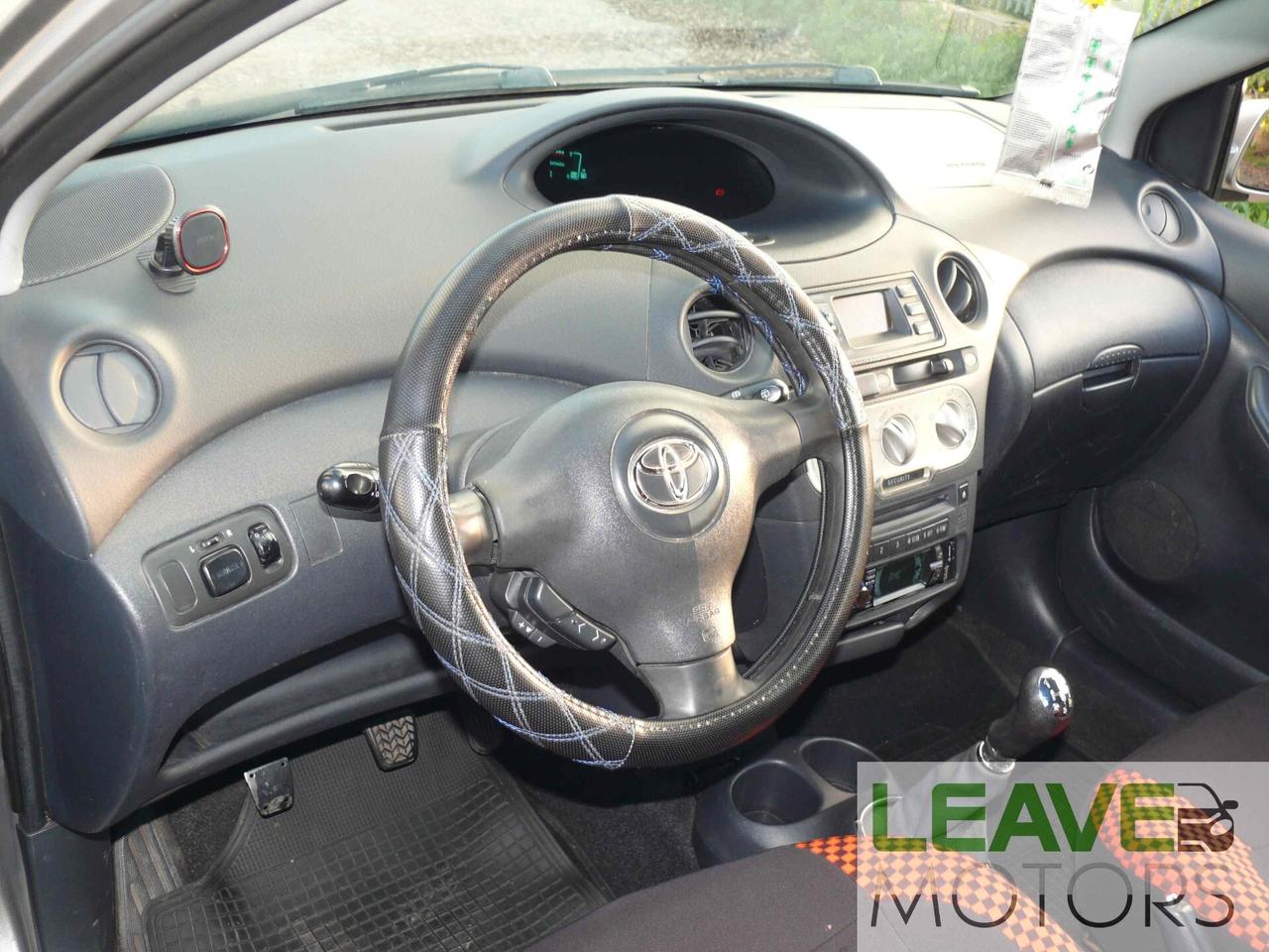 Toyota Yaris 1.3i 16V cat 5 porte Sol (M1437)