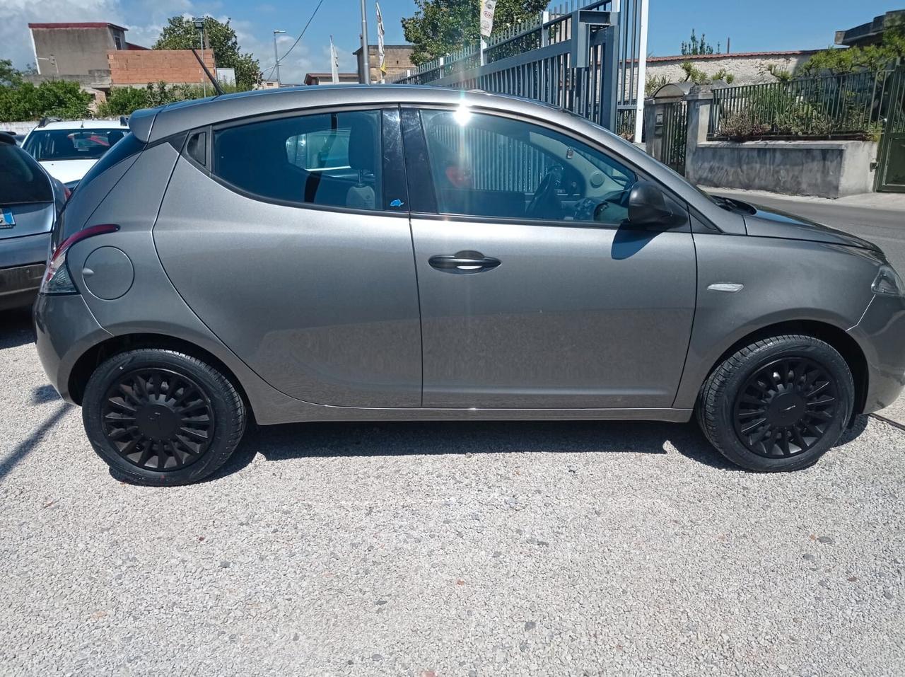 Lancia Ypsilon 1.2 69CV Elefantino Blu 700€ Gpl