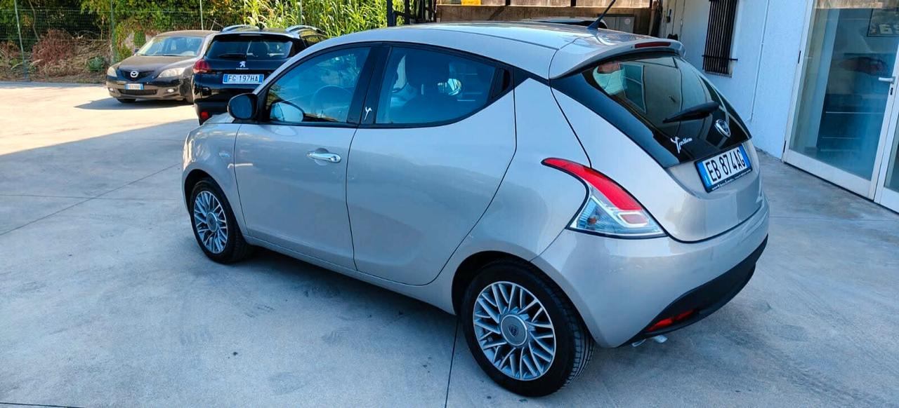 Lancia Ypsilon 1.2 69 CV 5 porte S&S Gold