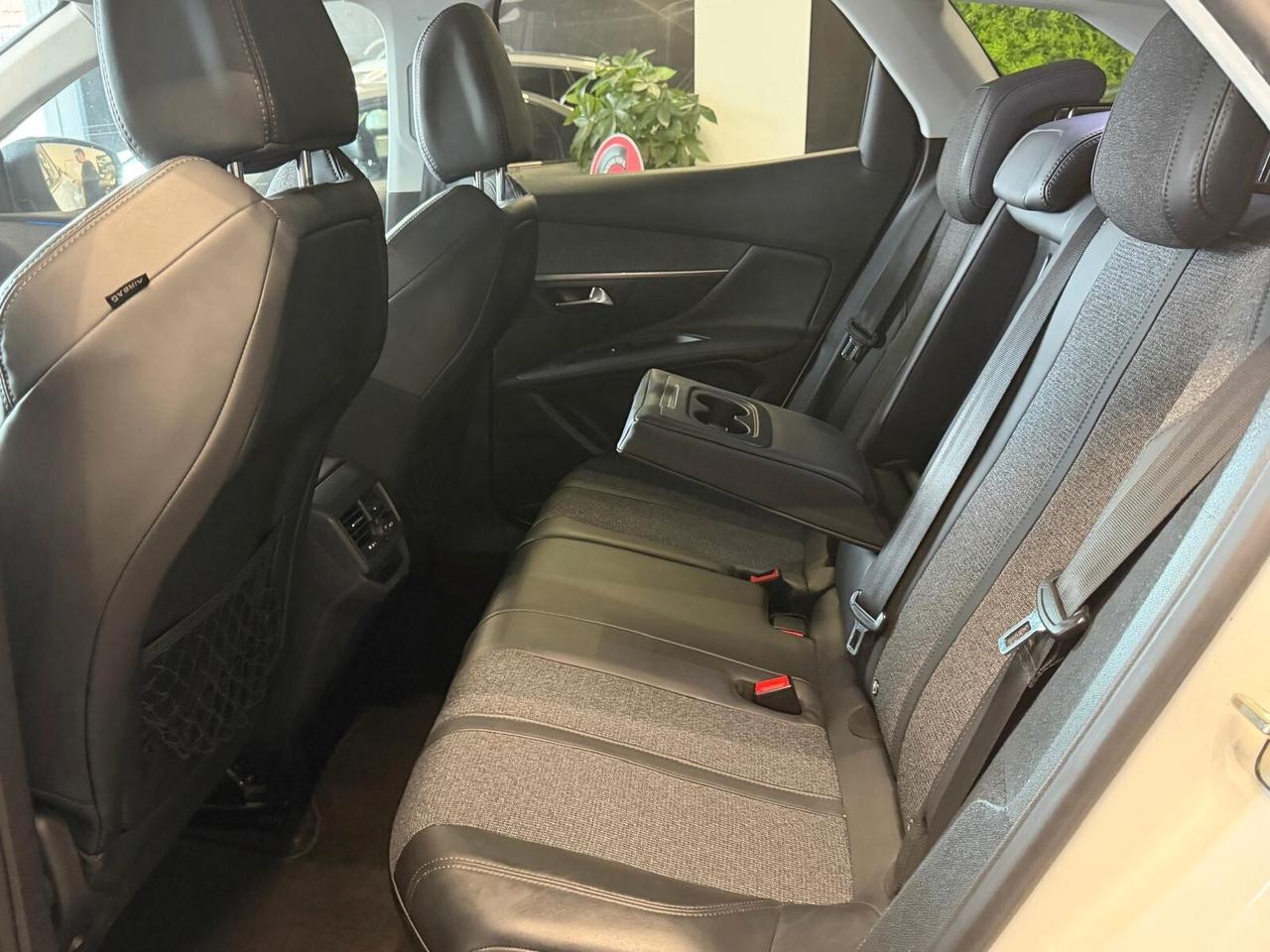 PEUGEOT 3008 1.6 BLUEHDI 120CV OK NEOPATENTATO NAVI CAM ANNO 2017