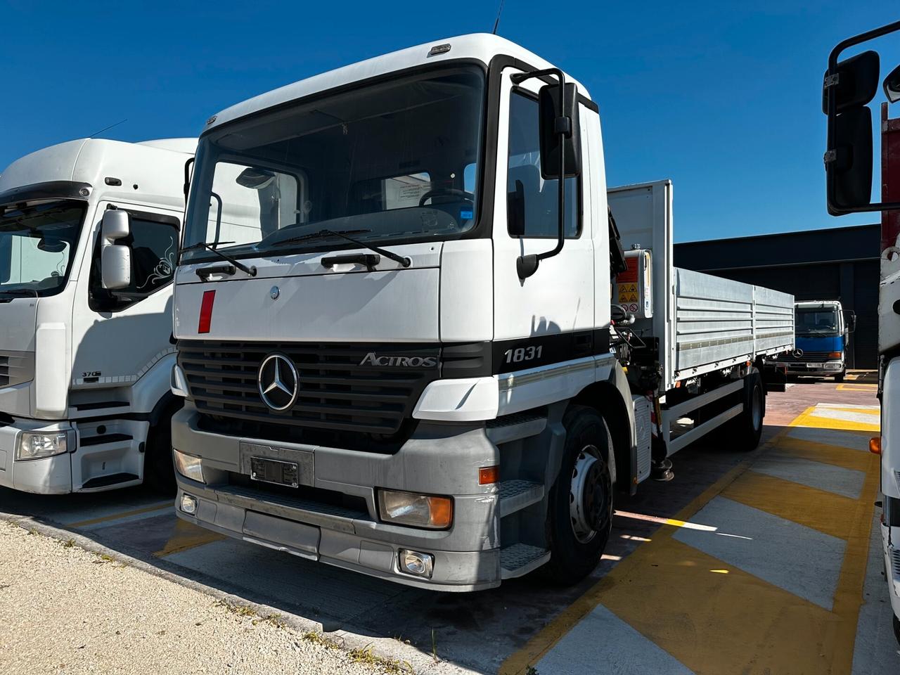 Mercedes Benz Actros 1831 Cassone fisso con gru PM 4x2 ABS