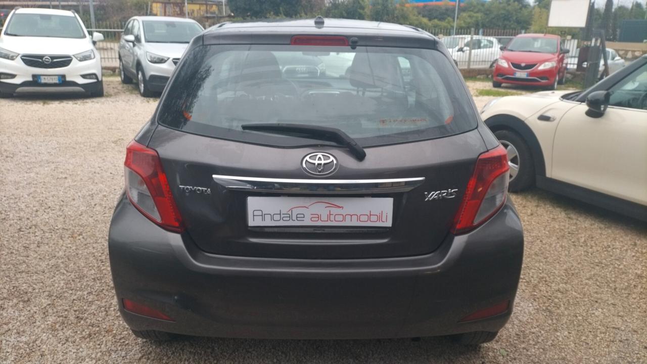 Toyota Yaris 1.0 3 porte *NAVI RETROCAMERA **PREZZO OUTLET**