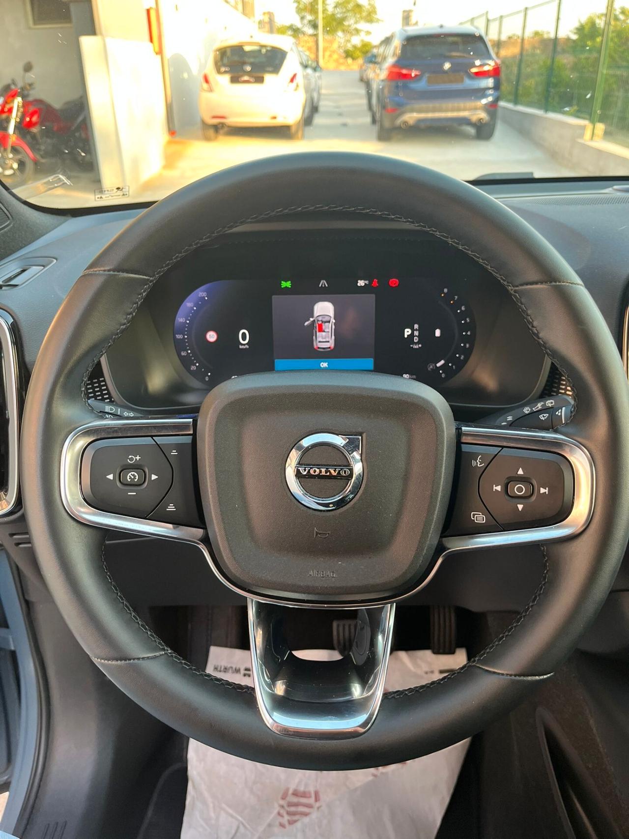 Volvo XC40 B3 automatico Plus Dark