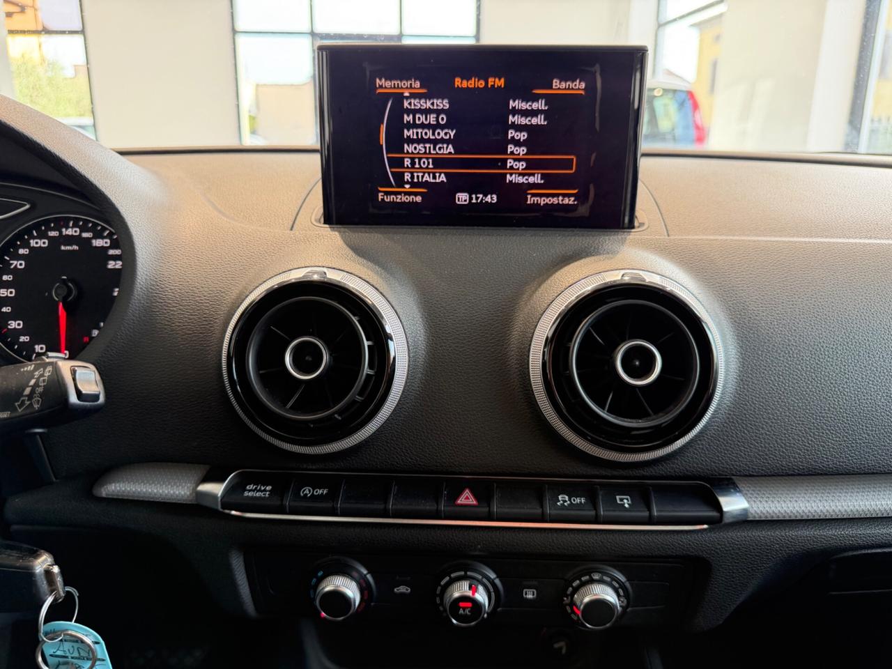 Audi A3 Cabrio 1.6 TDI clean diesel Ambition