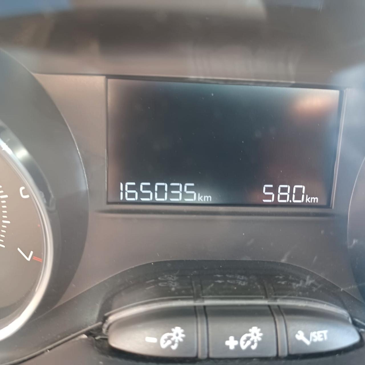 SEMBRA NUOVA PEUGEOT 208 1.4 GPL DI FABBRICA