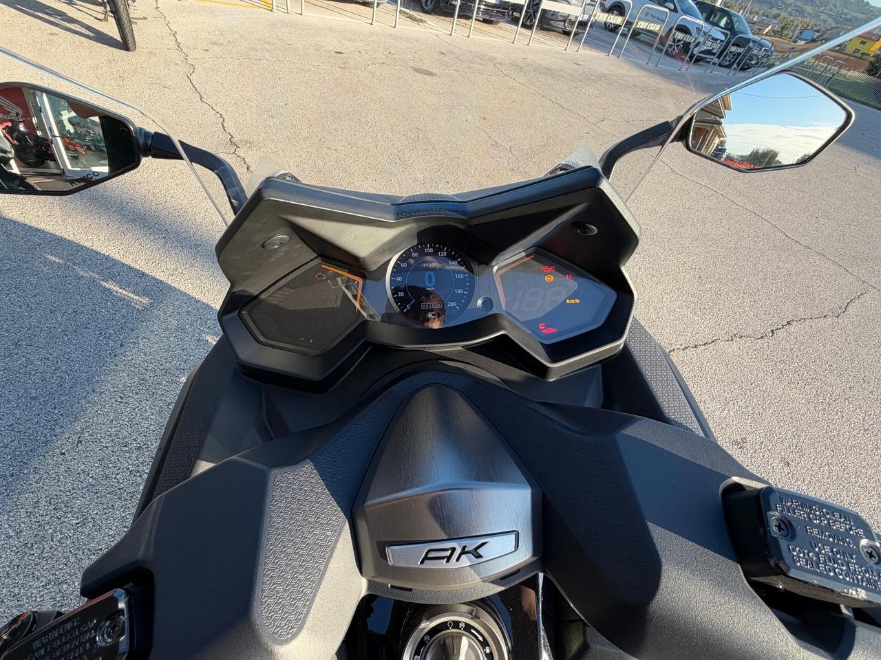 Kymco AK 550
