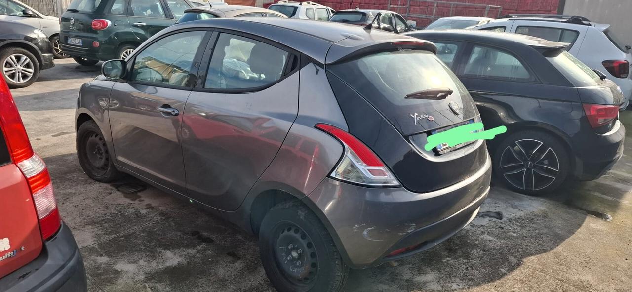 APRI E LEGGI Lancia Ypsilon 1.2 69 CV 5 porte GPL Ecochic
