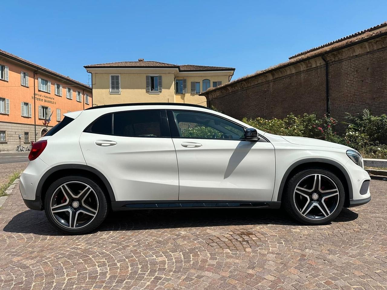 Mercedes-benz GLA 200d PREMIUM AMG NIGHT PACK