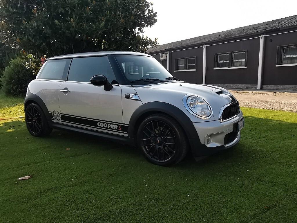 Mini Mini COOPER S (SOLO KM.8000)