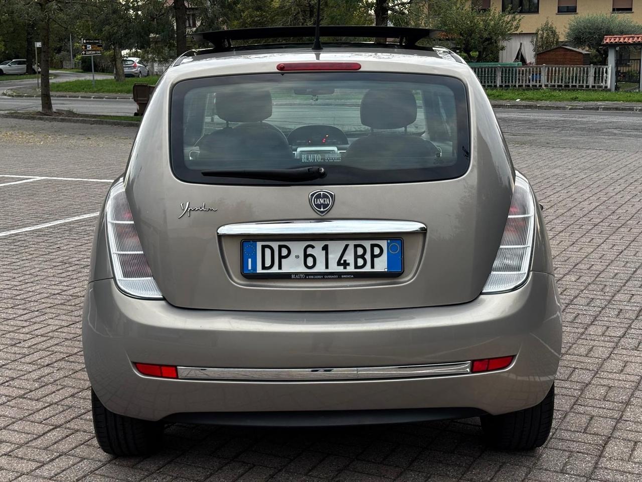 Lancia Ypsilon 1.4 16V Sport MomoDesign – €3.700 | 105.000 km