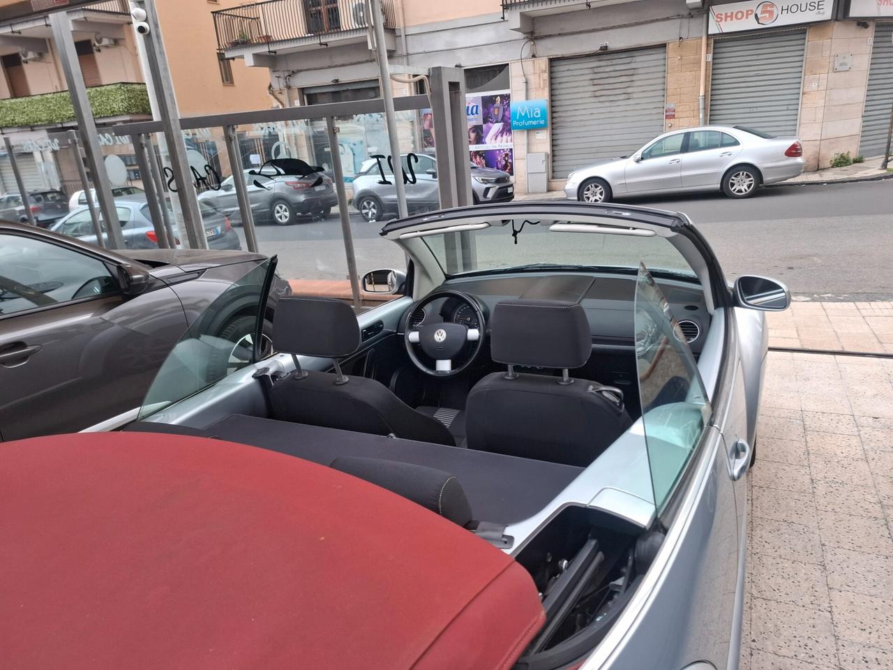 Volkswagen New Beetle Cabriolet - 1.4-16V Highline