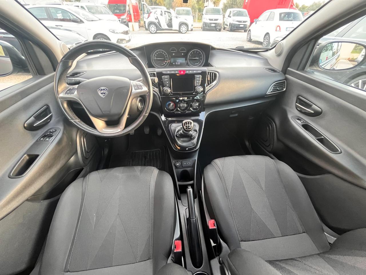 Lancia Ypsilon 1.0 FireFly 5 porte S&S Hybrid Ecochic