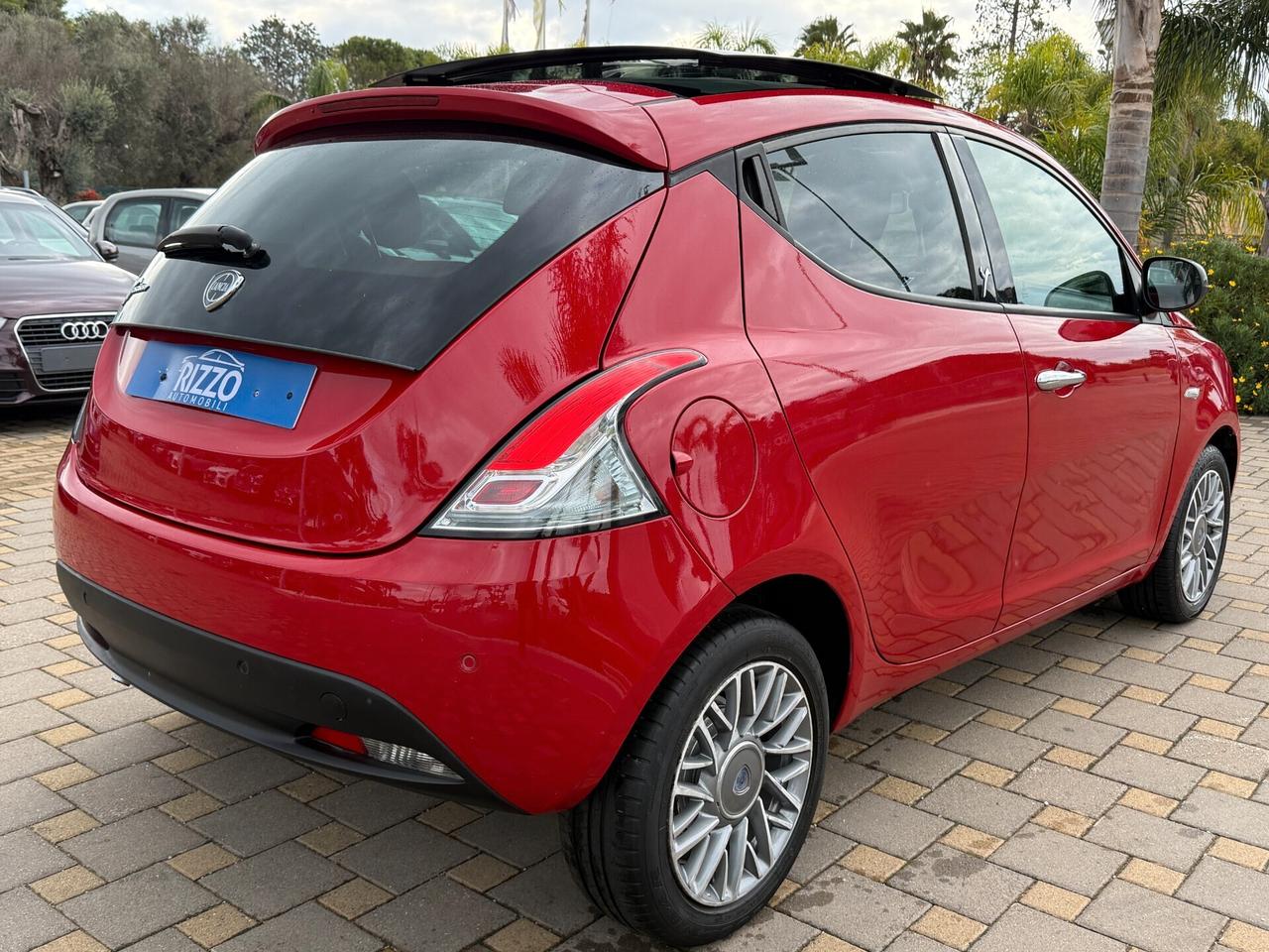 Lancia Ypsilon 1.2 69CV 5 porte Tetto Apribile Platinum