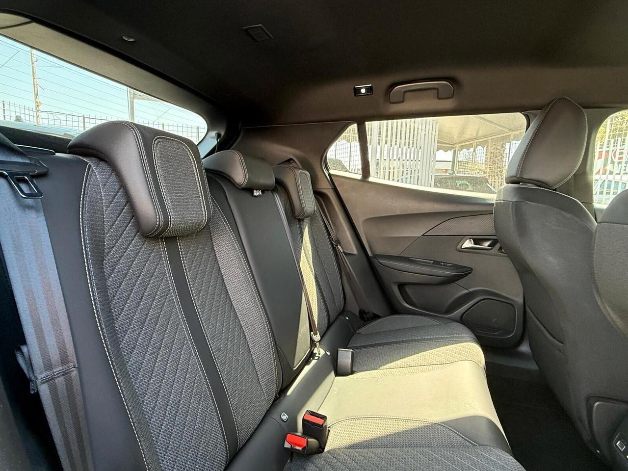 PEUGEOT 2008 2025 AUTOMATICA 130CV BENZINA ALLURE 18000KM