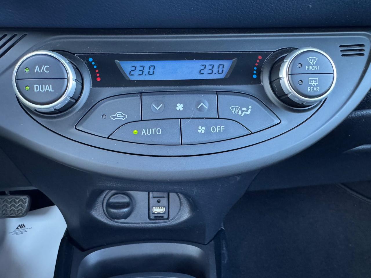 Toyota Yaris 1.5 Hybrid Trend Blue Edition